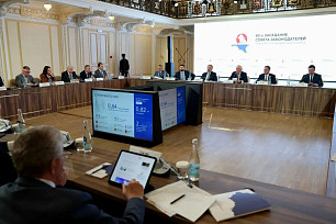 Губернатор вручил награды жителям Саратовской области
